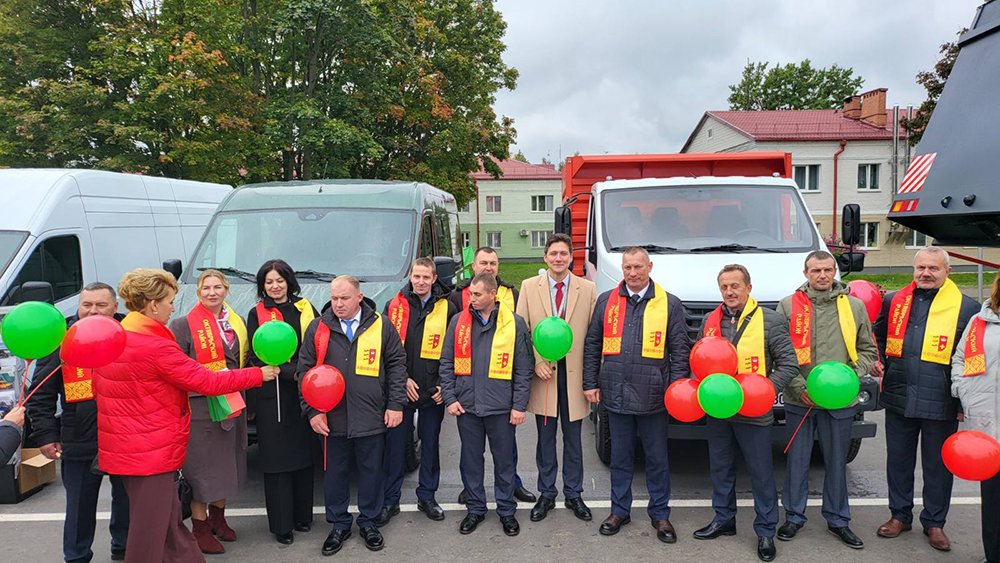 ЗАО «ОктябрьГАЗавтосервис» и ООО «ПолесьеГАЗавтосервис» 3 октября приняли участие Дожинках в городском поселке Лельчицы Гомельской области.